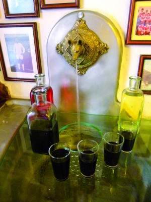 3_c3jipr8g06_GRIFOS CON CHATOS VINO.JPG